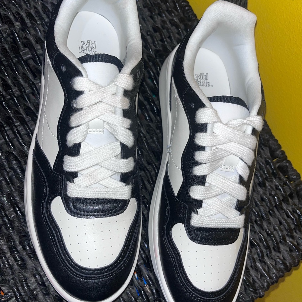 Wild Fable Men's Black and White Sneakers